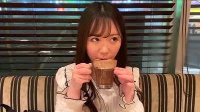 Ke motsoalle ea neng a le sehlopheng se le seng sa univesithi. 'Me ke ngoanana ea khahlehang ka ho fetisisa sehlopheng sena. Ena ke moea oa Majapane oa sexy.